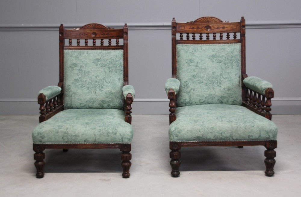 A PAIR OF OAK VICTORIAN 