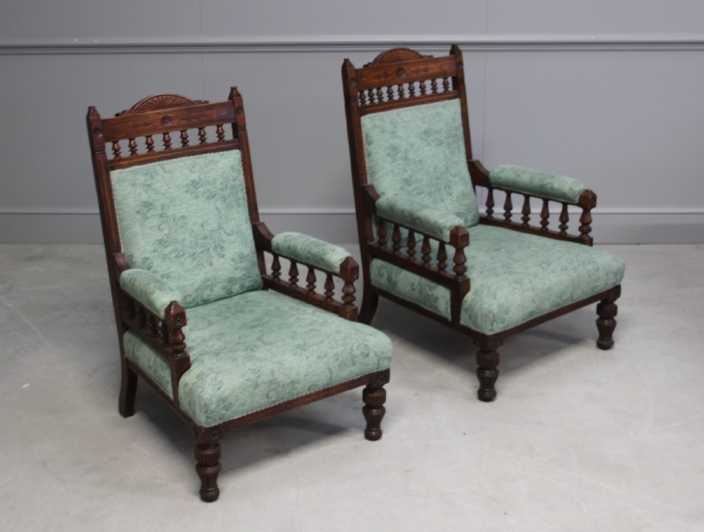 A PAIR OF OAK VICTORIAN 