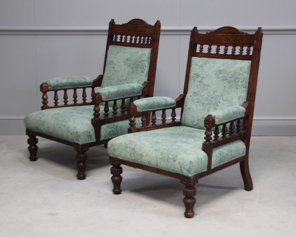 A PAIR OF OAK VICTORIAN 