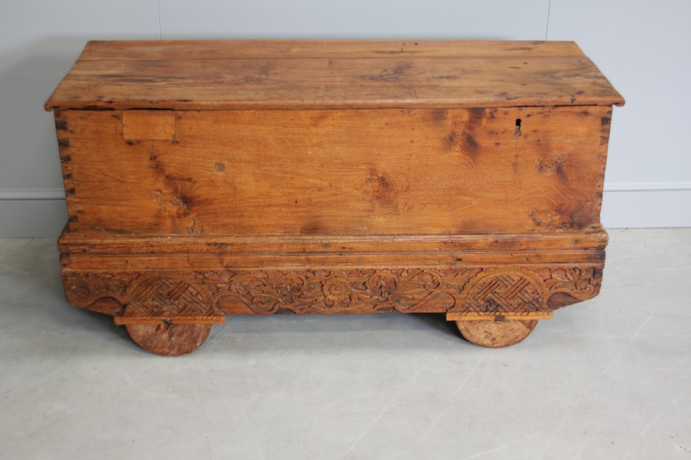 AN 18TH CENTURY INDIAN DOWRY CHEST View III