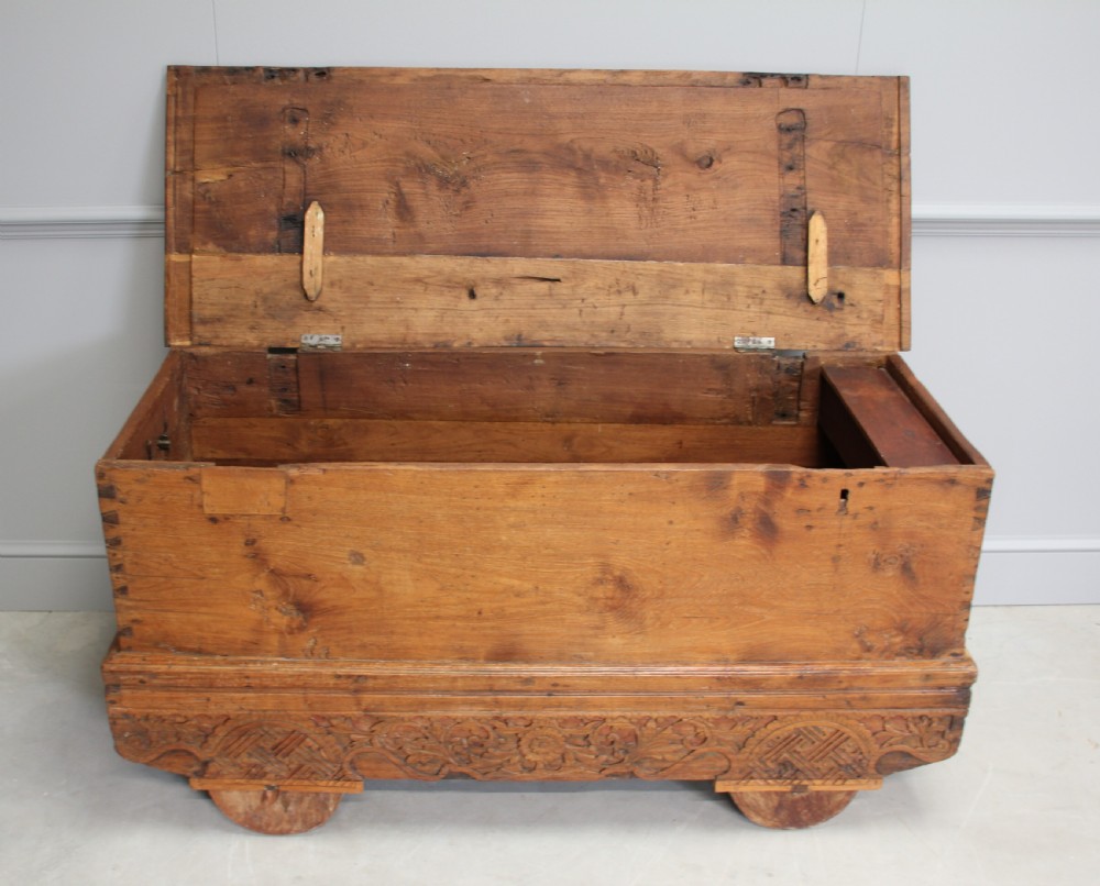 AN 18TH CENTURY INDIAN DOWRY CHEST View VI