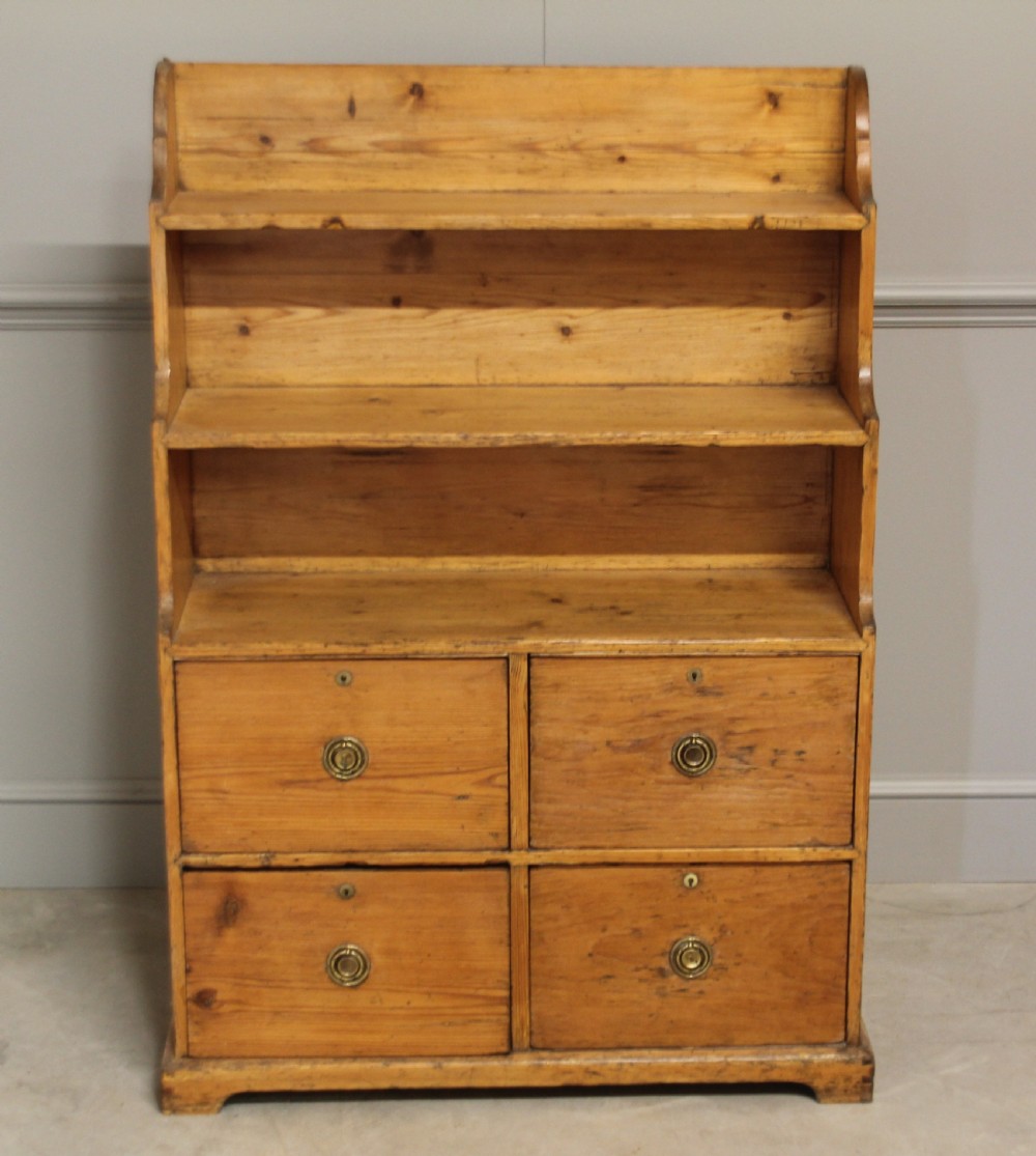 AN EARLY 19TH CENTURY PINE CHIFFONIER