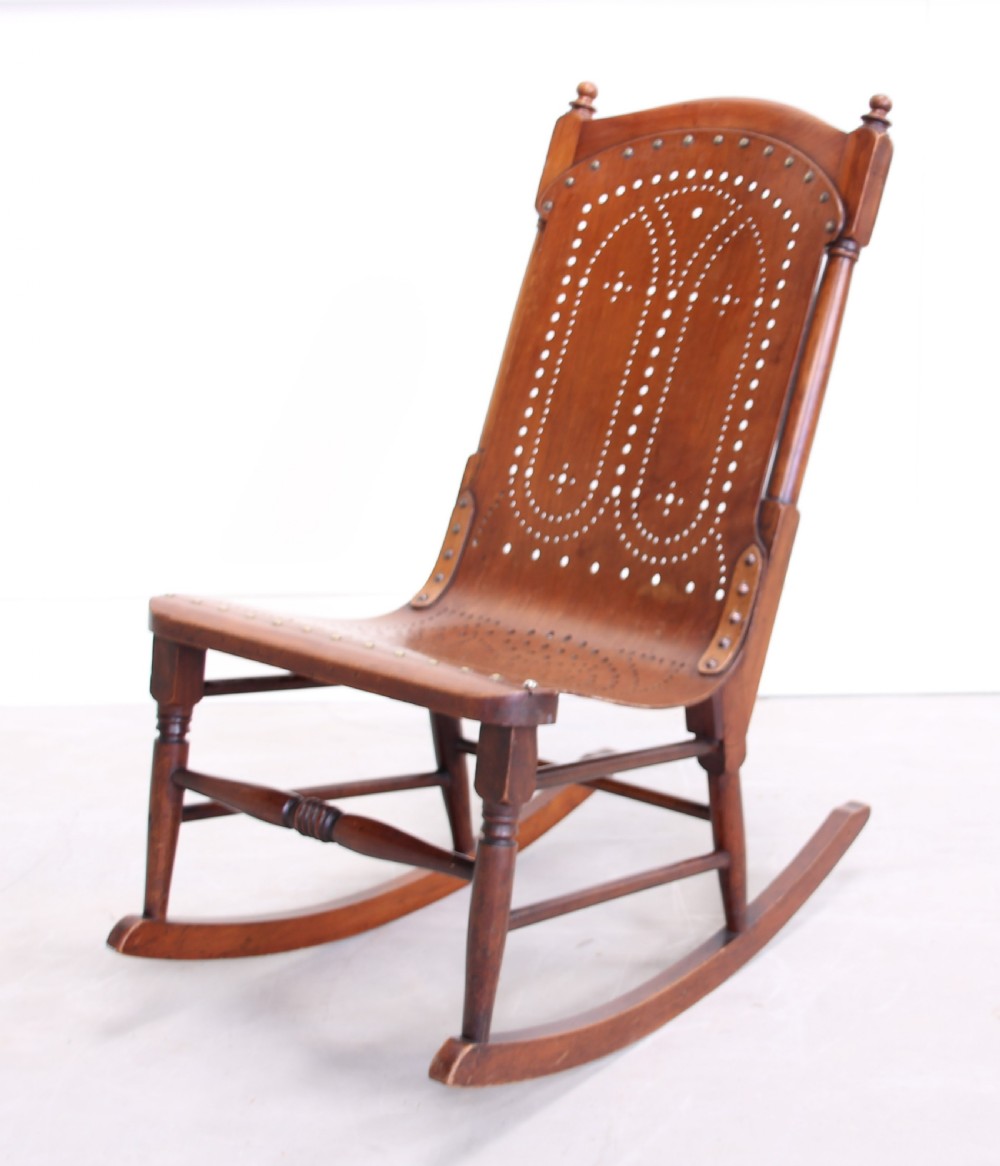 A 19TH CENTURY AMERICAN ROCKING CHAIR