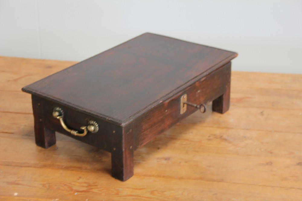 AN 18TH CENTURY MAHOGANY TABLE BOX View VI