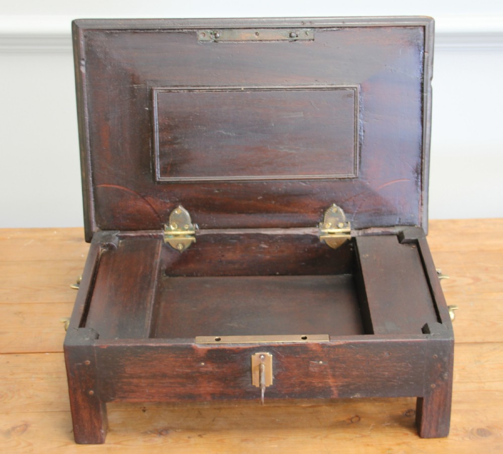 AN 18TH CENTURY MAHOGANY TABLE BOX View VIII