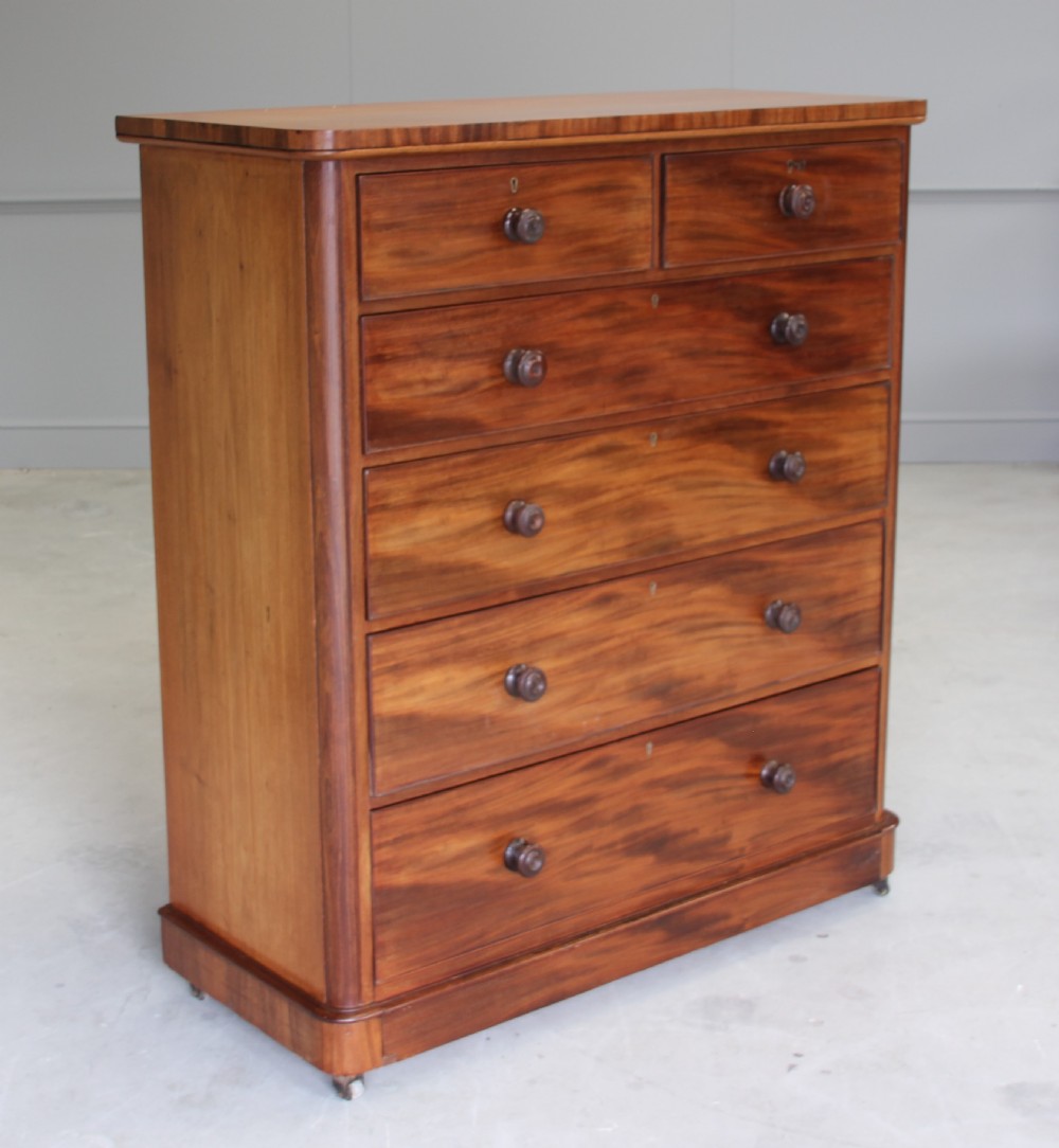 A LARGE VICTORIAN MAHOGANY CHEST OF DRAWERS
