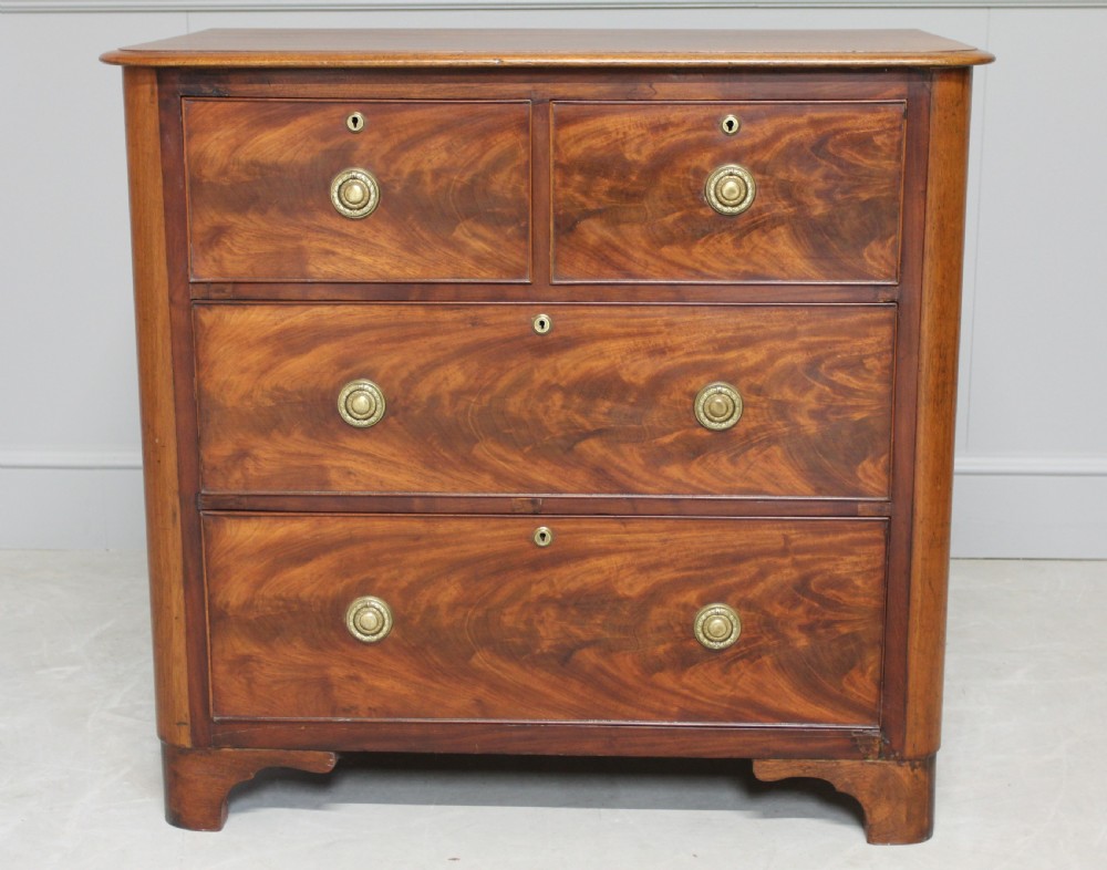 A VICTORIAN MAHOGANY CHEST OF DRAWERS