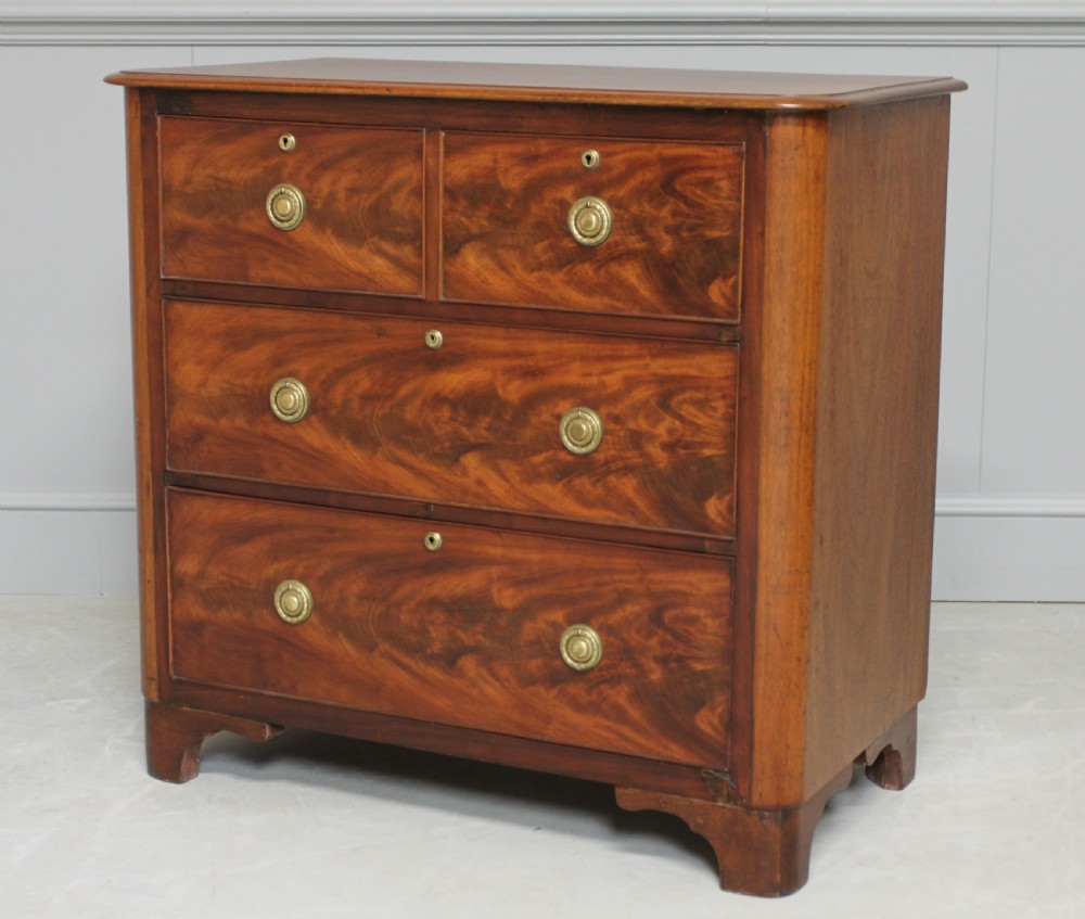 A VICTORIAN MAHOGANY CHEST OF DRAWERS View II