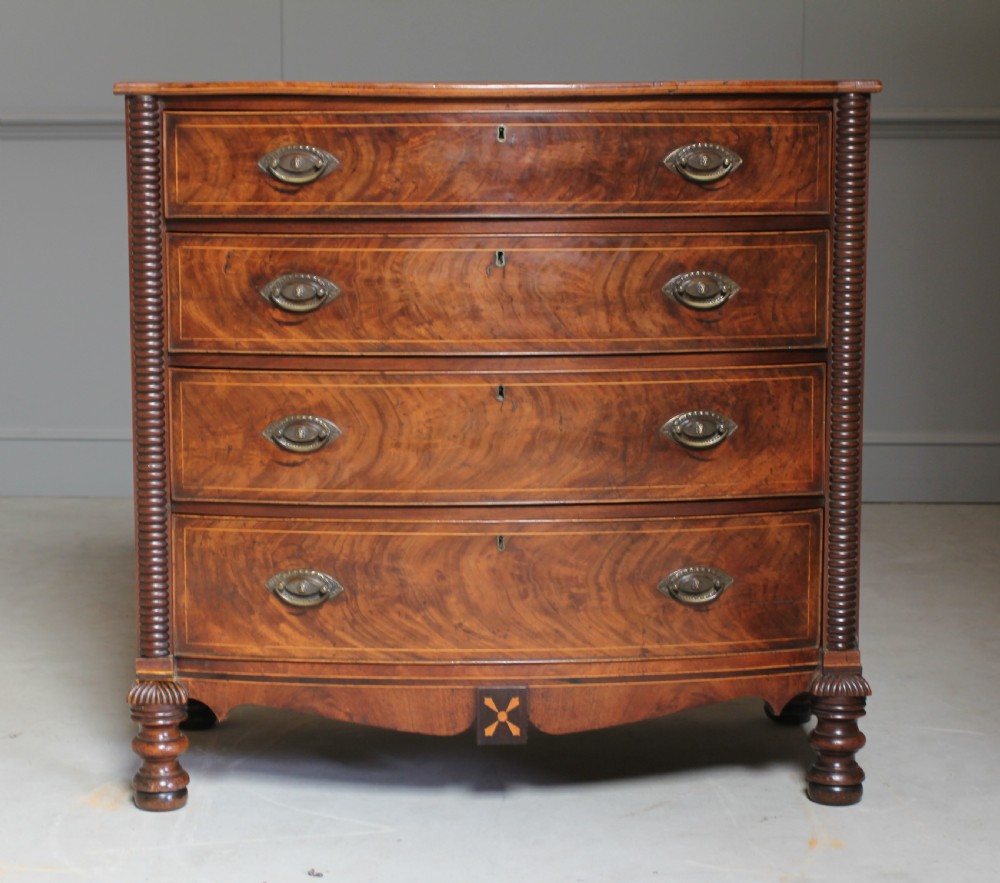 A WILLIAM IV MAHOGANY CHEST OF DRAWERS