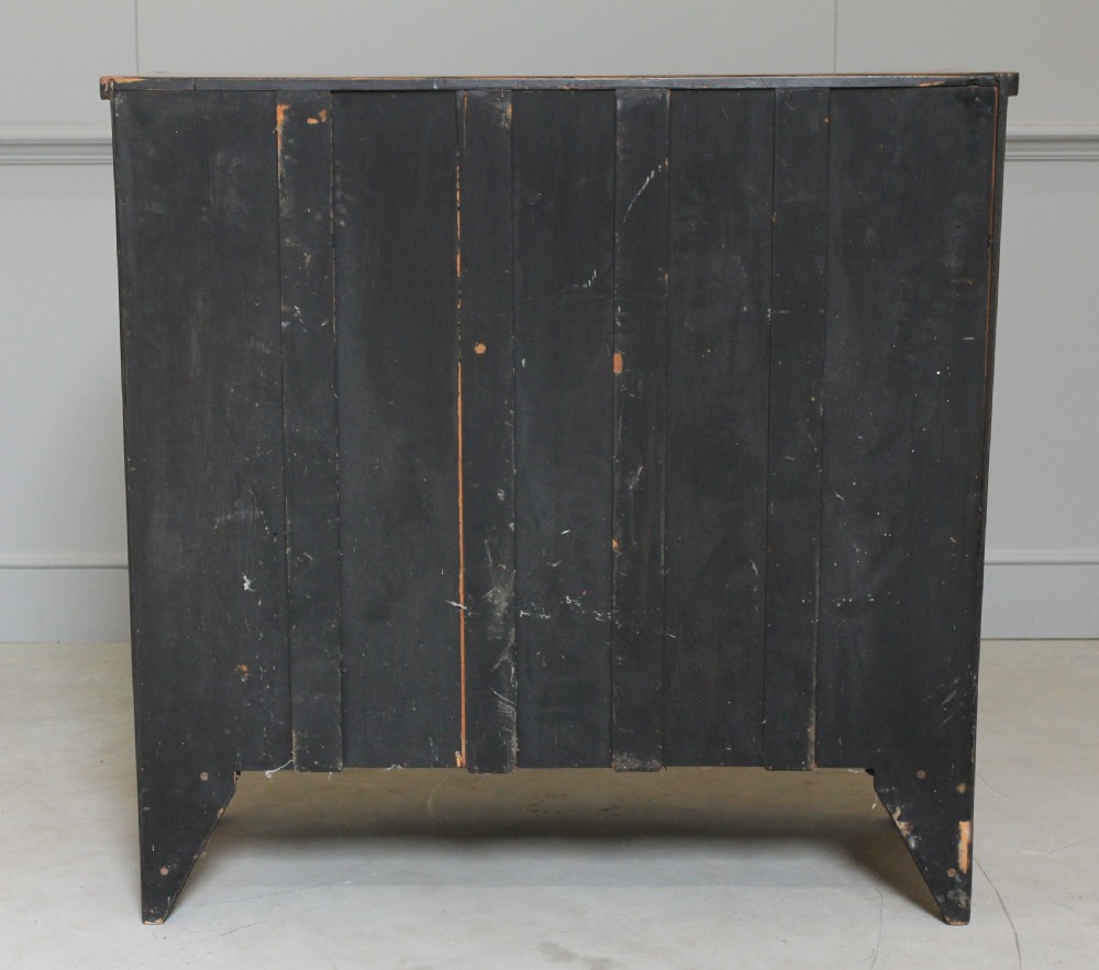 A REGENCY MAHOGANY CHEST OF DRAWERS View X