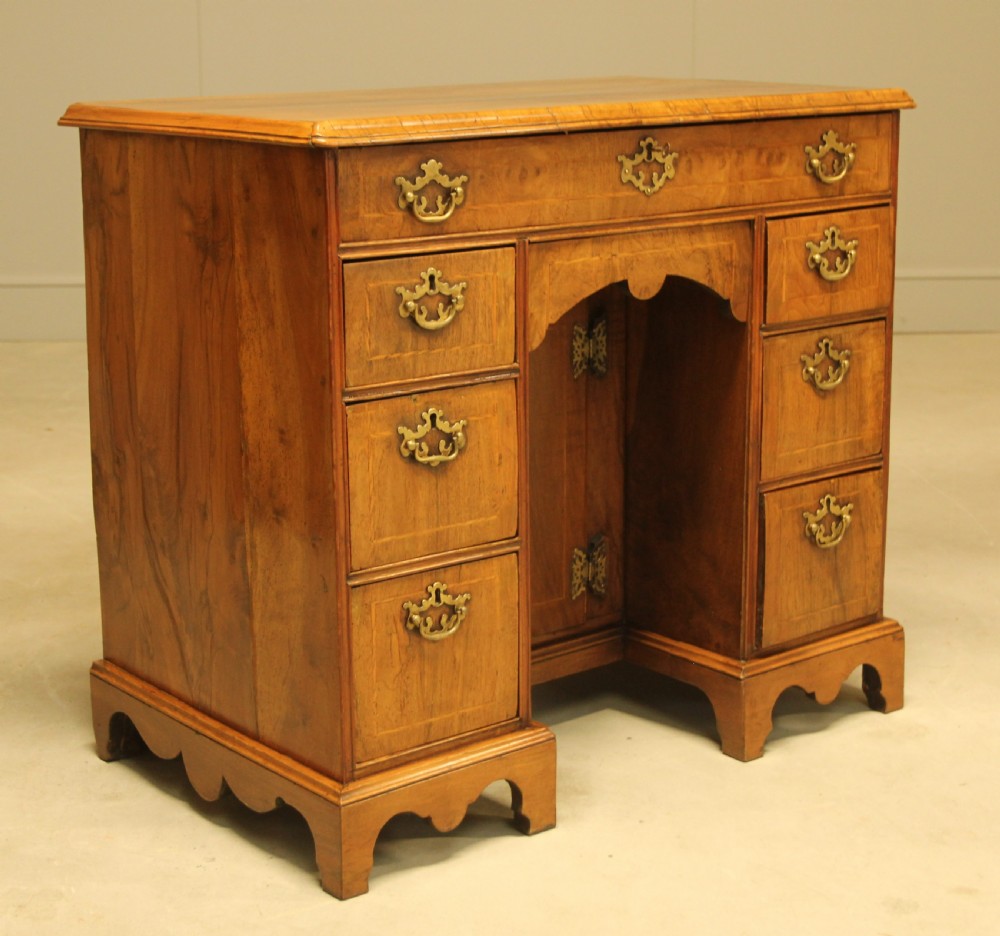 An early 18th century walnut kneehole desk. View IV