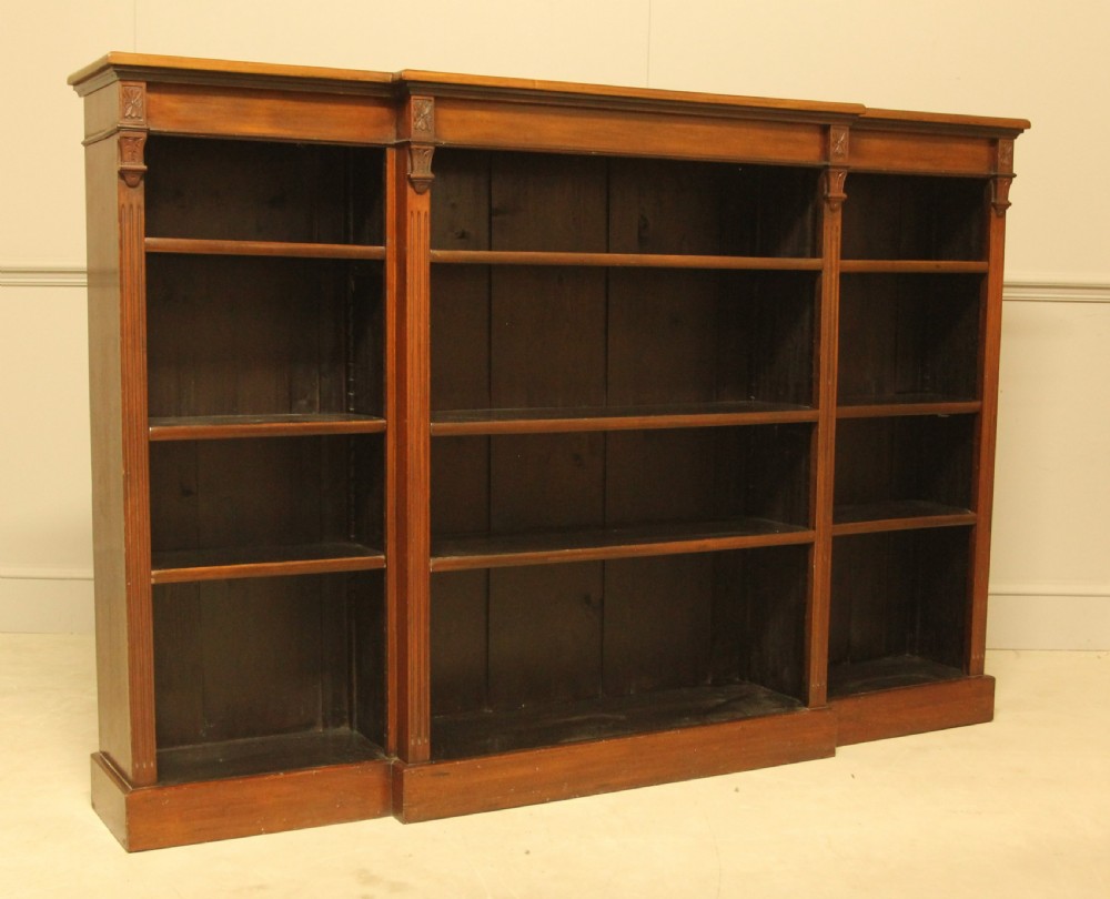 AN EARLY 19TH CENTURY MAHAGANY BREAKFRONT OPEN BOOKCASE View IV