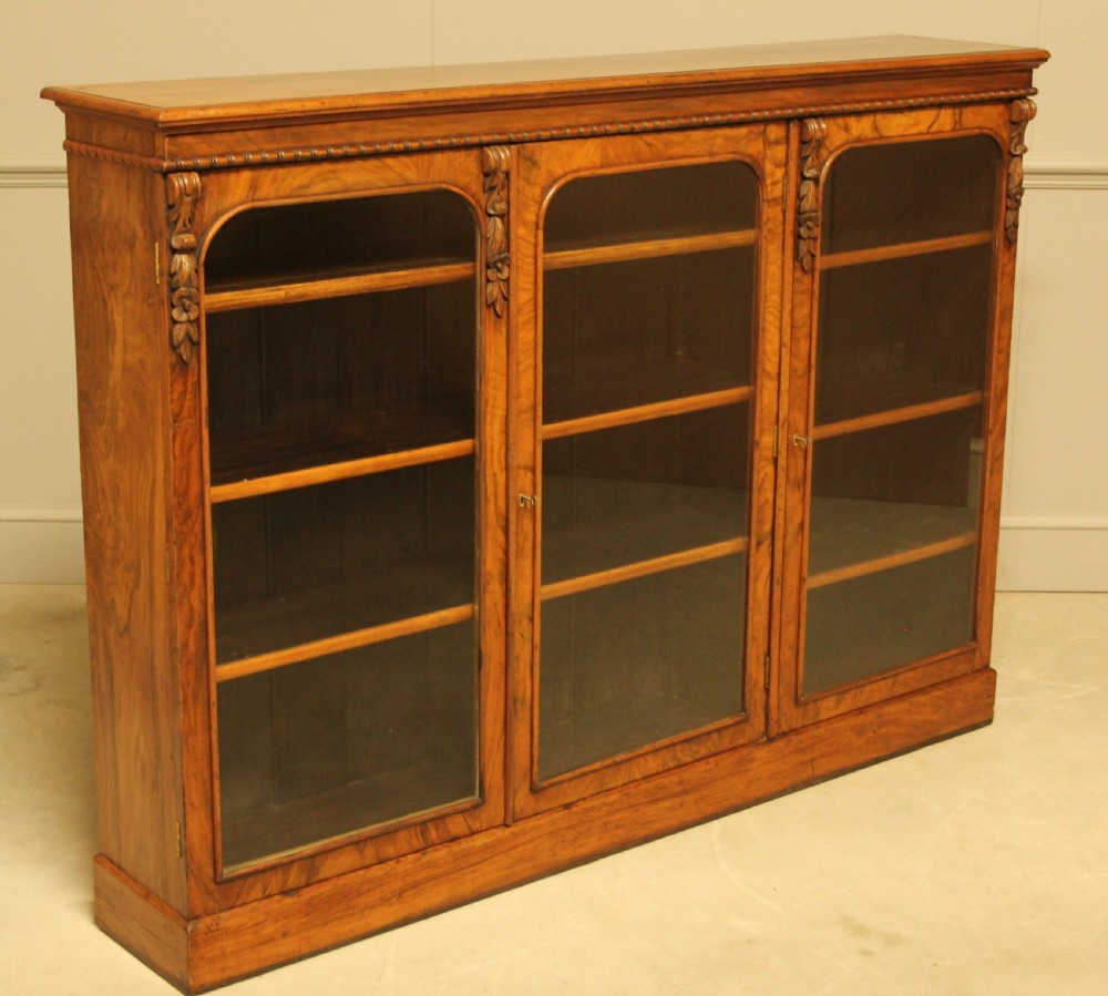 A VICTORIAN WALNUT 3 DOOR BOOKCASE DISPLAY View IV