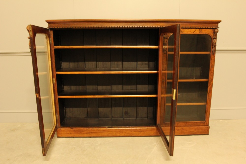 A VICTORIAN WALNUT 3 DOOR BOOKCASE DISPLAY View VII