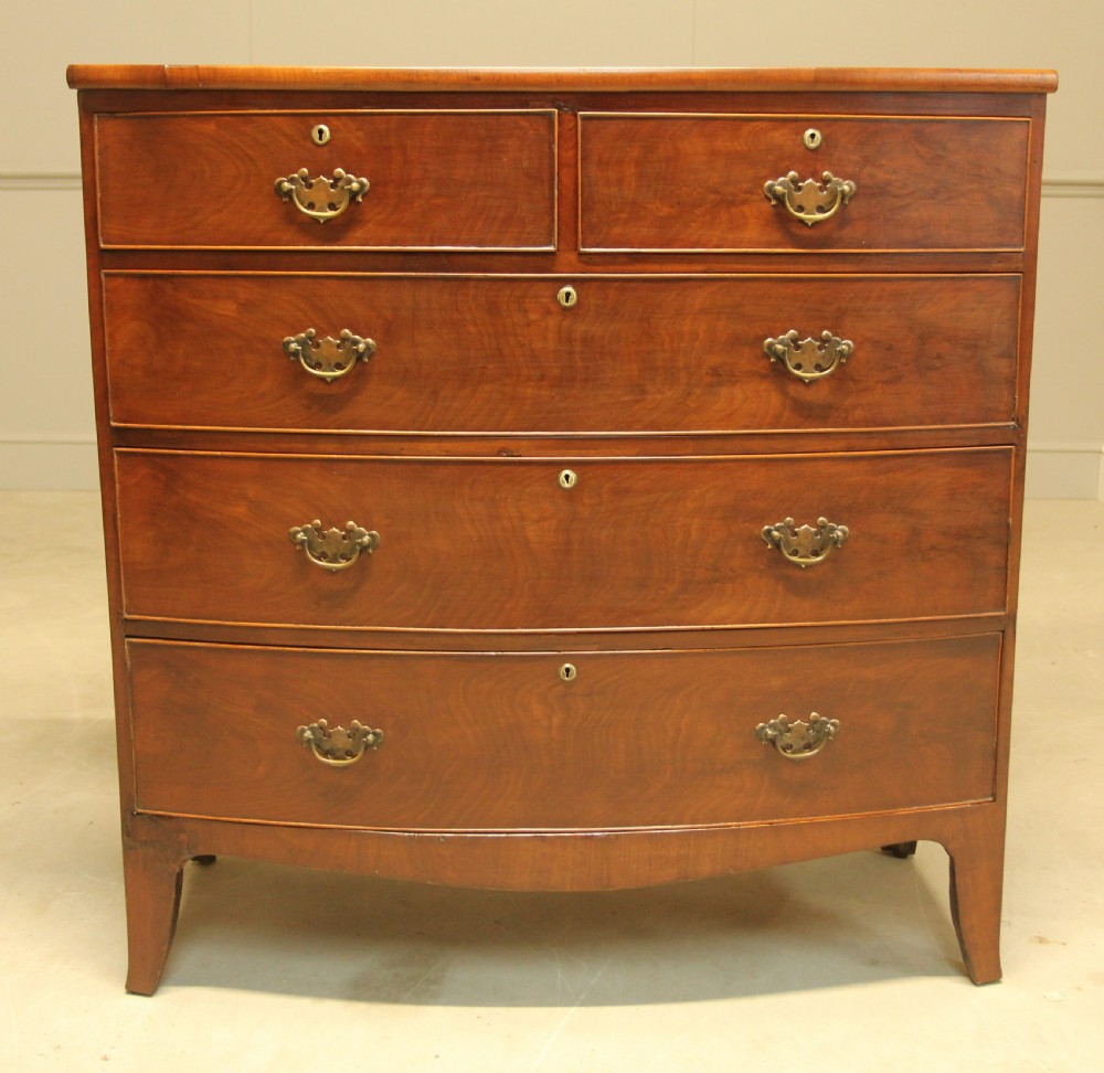 A REGENCY MAHOGANY BOW FRONTED CHEST OF DRAWERS