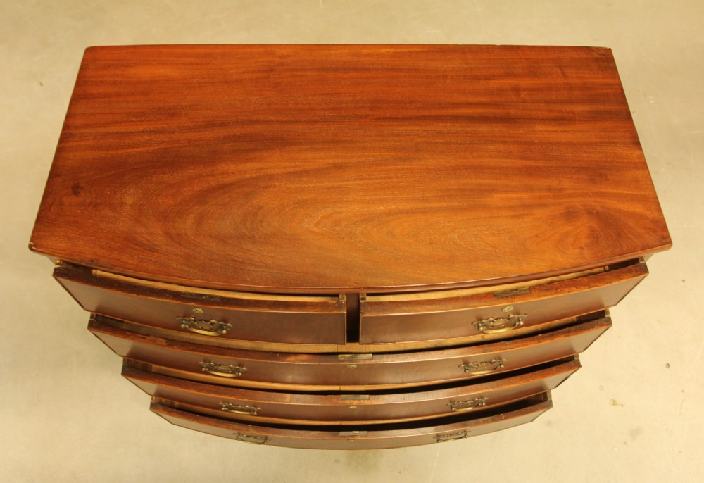 A REGENCY MAHOGANY BOW FRONTED CHEST OF DRAWERS View X