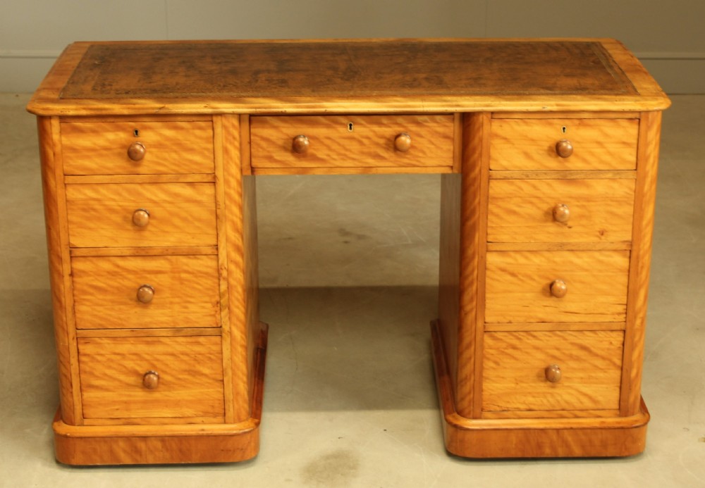 A 19TH CENTURY VICTORIAN WRITING DESK View II