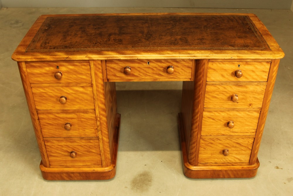 A 19TH CENTURY VICTORIAN WRITING DESK View IV