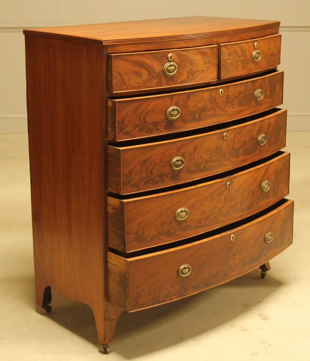 A REGENCY MAHOGANY BOWFRONT CHEST OF DRAWERS View V
