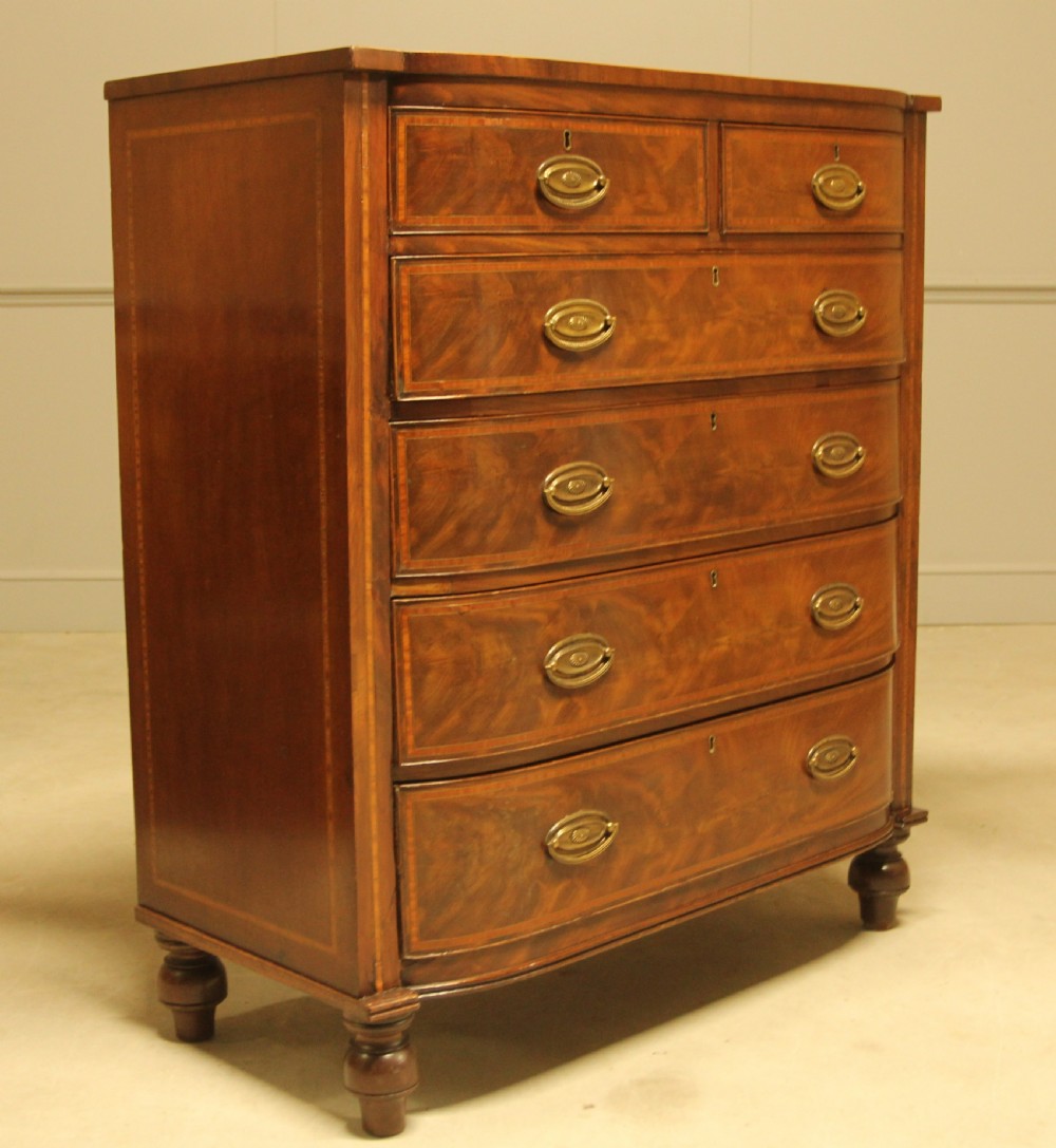 A WILLIAM IV MAHOGANY CHEST OF DRAWERS