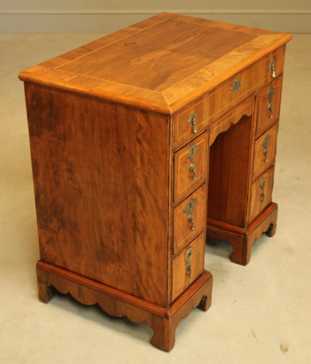 18TH CENTURY WALNUT KNEEHOLE DESK View V