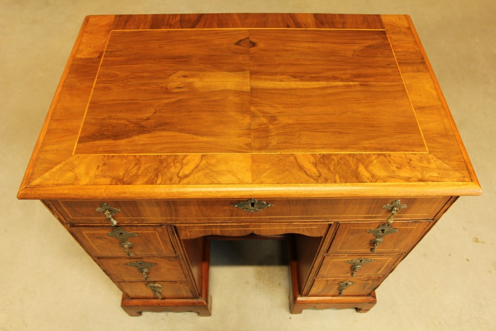 18TH CENTURY WALNUT KNEEHOLE DESK View VI
