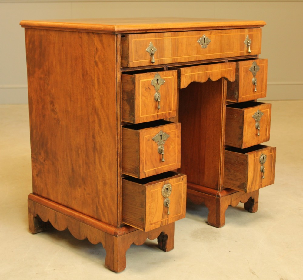 18TH CENTURY WALNUT KNEEHOLE DESK View VIII