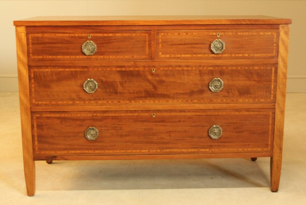AN EDWARDIAN MAHOGANY CHEST OF DRAWERS