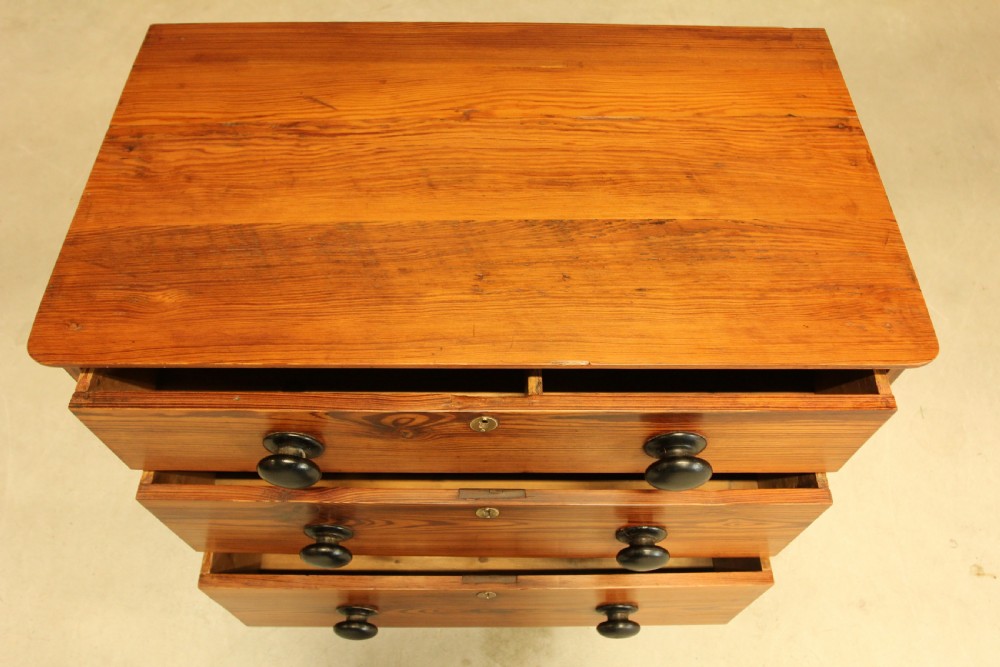 A 19th century pitch pine chest of drawers  View X