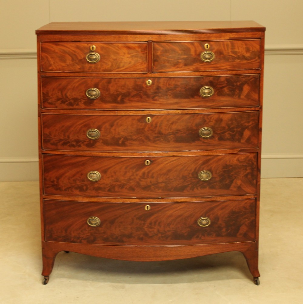 A Regency mahogany bow fronted chest of drawers.