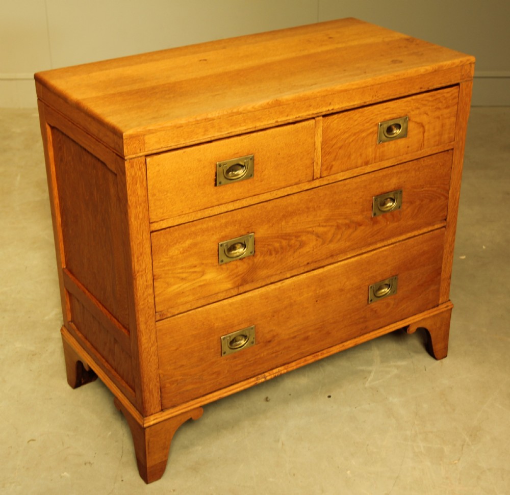 AN EARLY 20TH CENTURY OAK CHEST OF DRAWERS View V