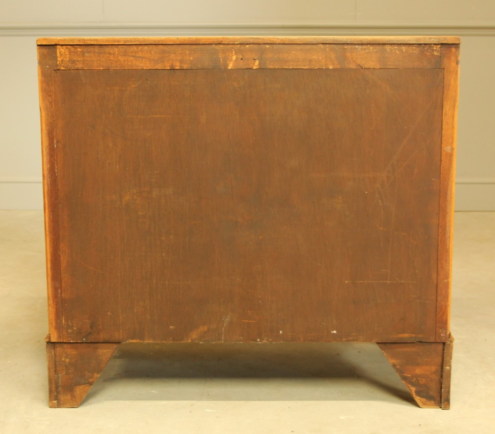 AN EARLY 20TH CENTURY OAK CHEST OF DRAWERS View X
