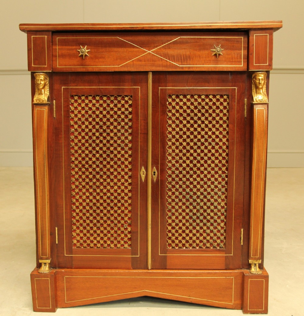 A 19TH CENTURY MAHOGANY SIDE CABINET.
