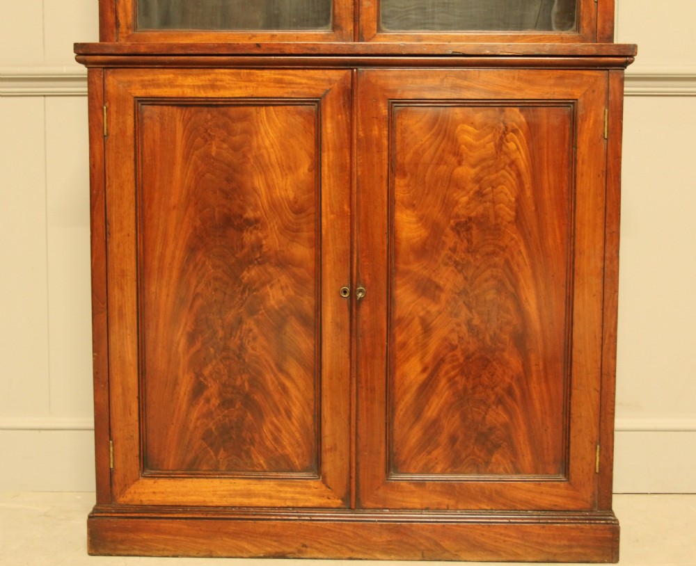 A WILLIAM IV MAHOGANY LIBRARY BOOKCASE DISPLAY  View VI