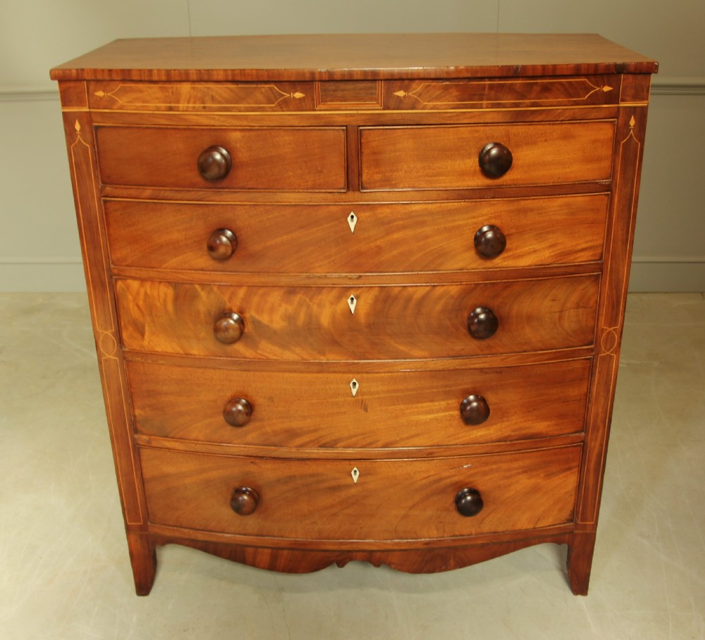 A VICTORIAN MAHOGANY BOW FRONTED CHEST OF DRAWERS. View IV