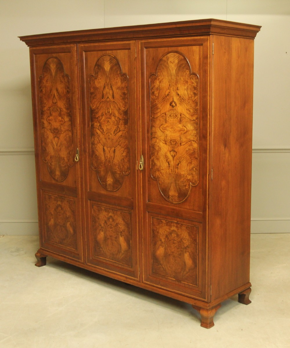 AN EARLY 20TH CENTURY BURR WALNUT TRIPLE WARDROBE.  View IV