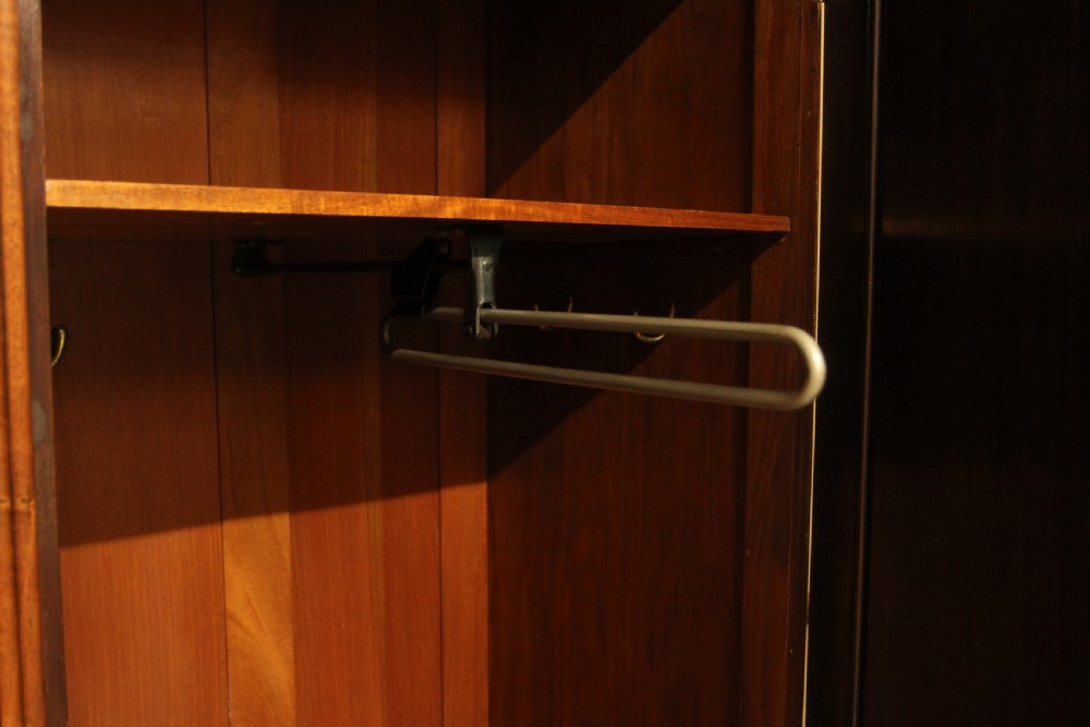 AN EARLY 20TH CENTURY BURR WALNUT TRIPLE WARDROBE.  View VI