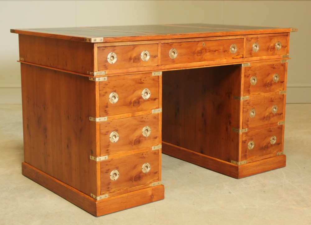 AN EARLY 20TH CENTURY YEW TWIN PEDISTAL DESK