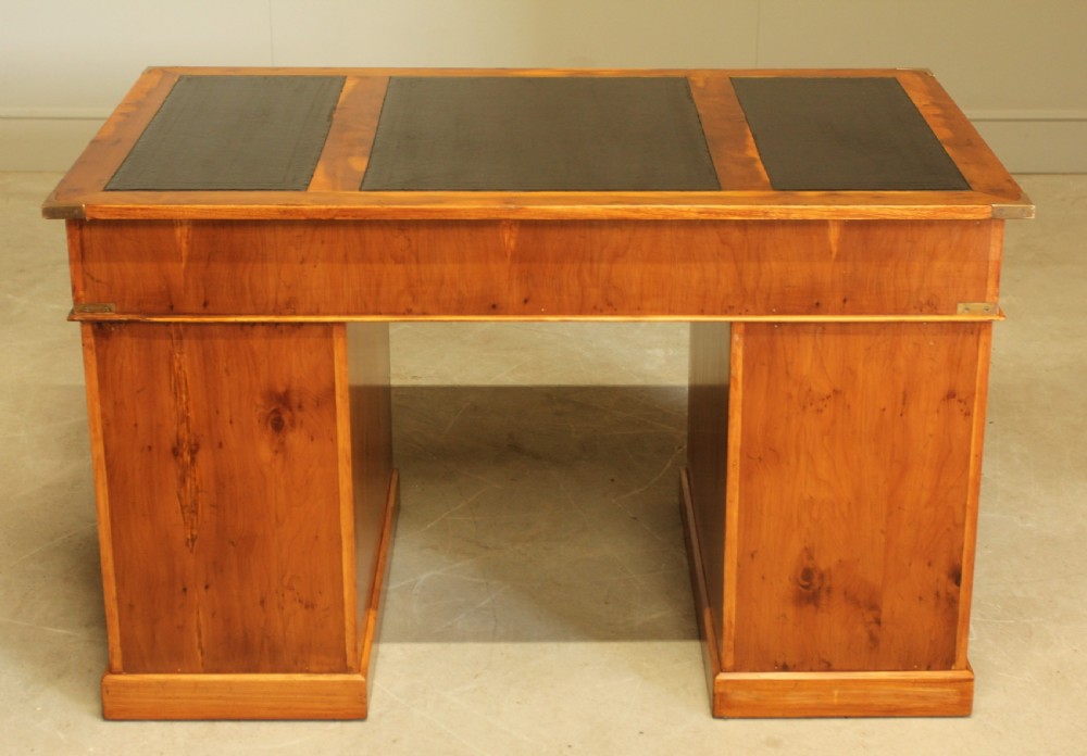 AN EARLY 20TH CENTURY YEW TWIN PEDISTAL DESK View VIII