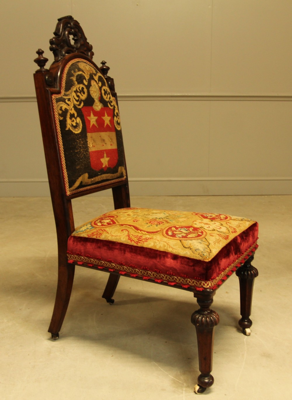 A 19TH CENTURY ROSEWOOD SIDE CHAIR.