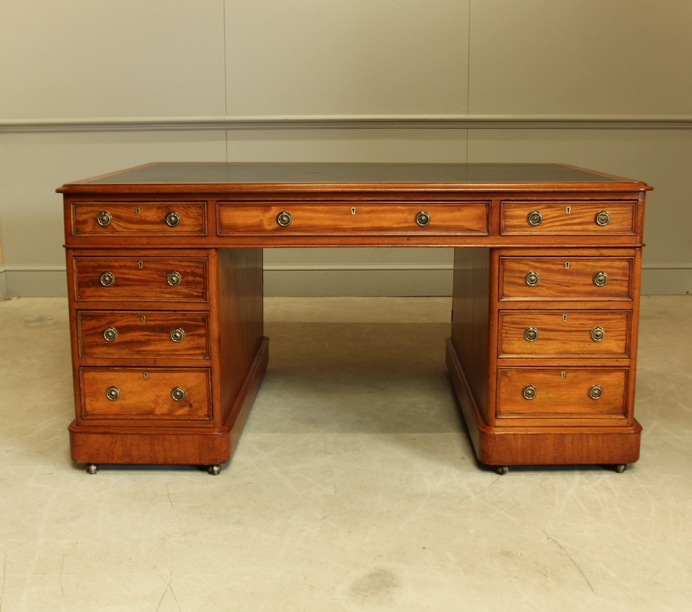 A VICTORIAN MAHOGANY PARTNERS DESK