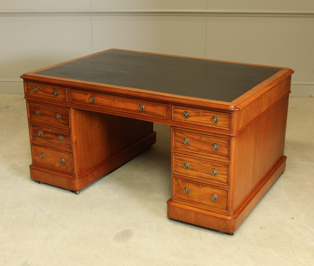 A VICTORIAN MAHOGANY PARTNERS DESK View V