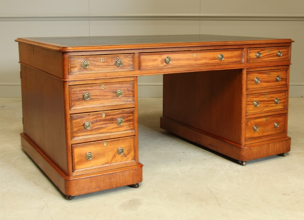 A VICTORIAN MAHOGANY PARTNERS DESK View VI