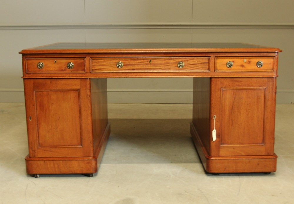 A VICTORIAN MAHOGANY PARTNERS DESK View VIII