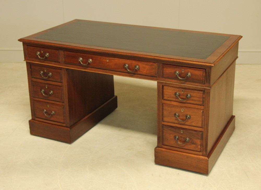 AN EARLY 20TH CENTURY MAHOGANY TWIN PEDESTAL WRITING DESK. View VI