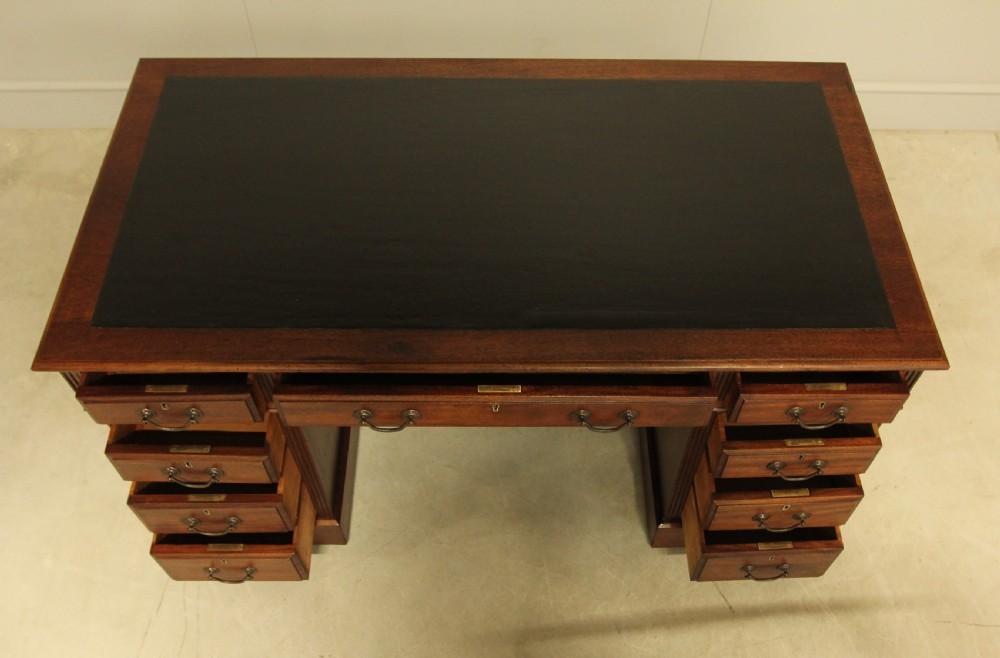 AN EARLY 20TH CENTURY MAHOGANY TWIN PEDESTAL WRITING DESK. View VIII