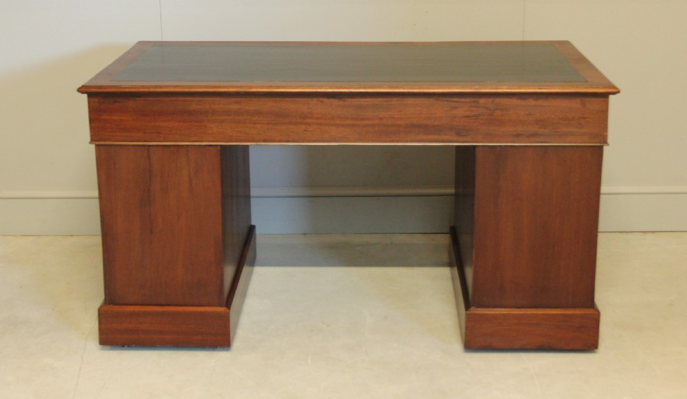 AN EARLY 20TH CENTURY MAHOGANY TWIN PEDESTAL WRITING DESK. View IX
