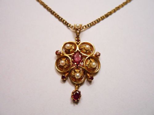9ct Gold Garnet and Cultured Pearl Pendant