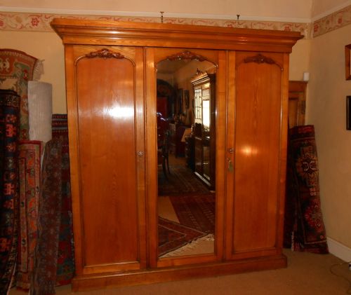 Large Victorian Golden Honey Oak Triple Wardrobe