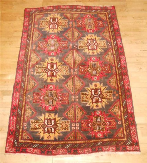 West Persian Geometric Design Rug / Carpet